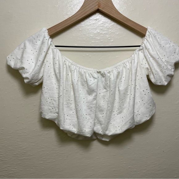 Cropped Eyelet Top - Picture 3 of 7